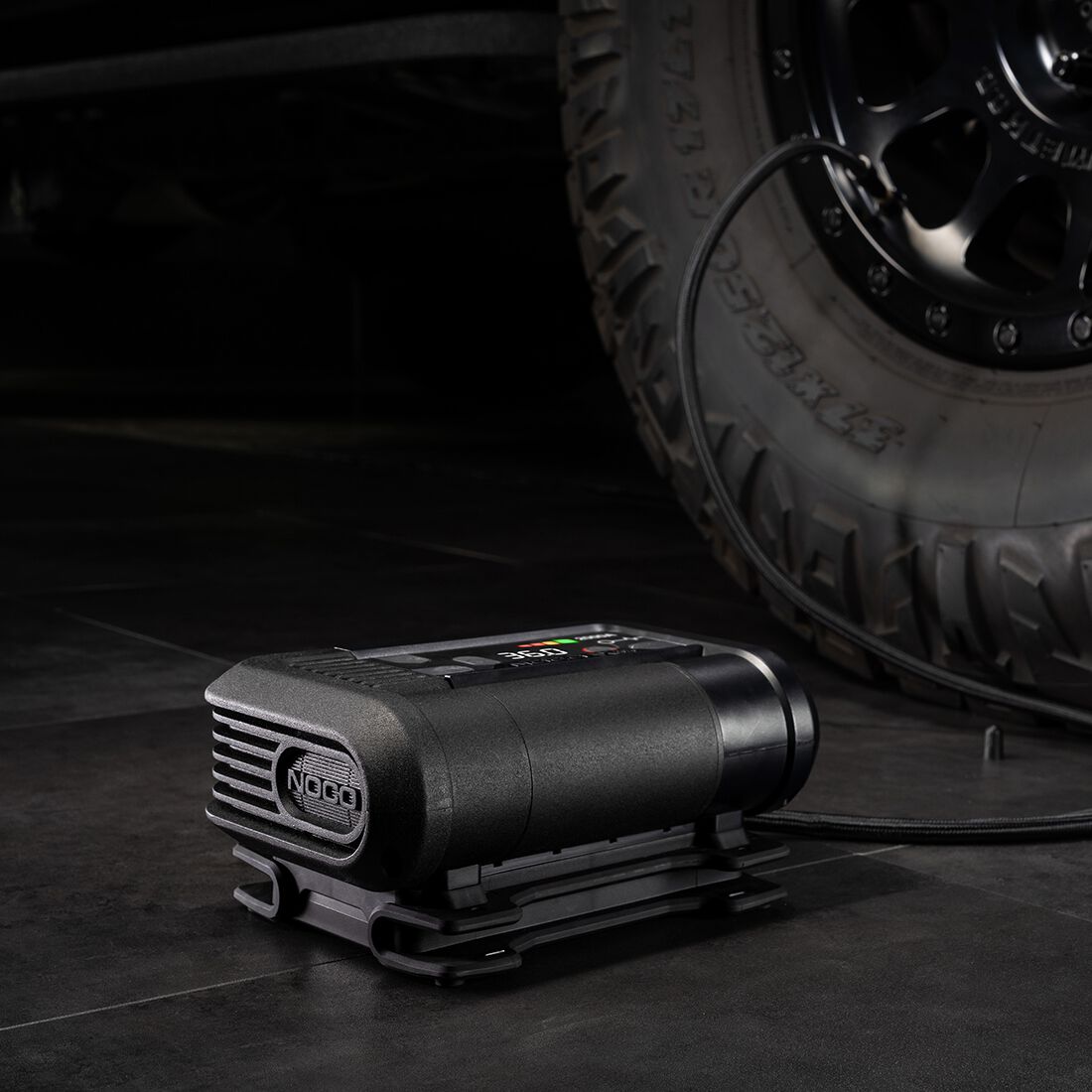 NOCO 12V 2000A Jump Starter With Built-In 100PSI Air Compressor & 100 Lumen LED Flashlight - AX65, , scaau_hi-res