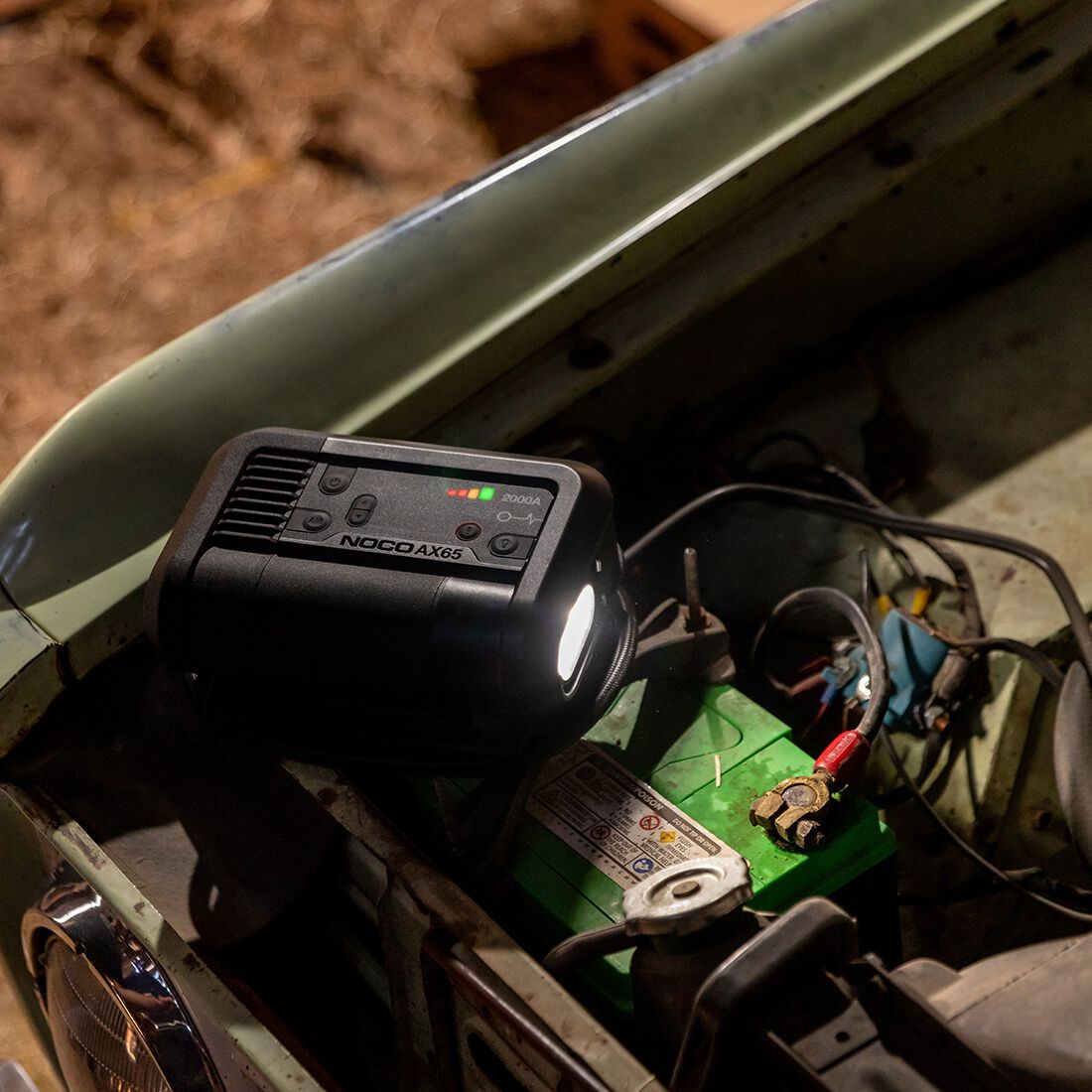 NOCO 12V 2000A Jump Starter With Built-In 100PSI Air Compressor & 100 Lumen LED Flashlight - AX65, , scaau_hi-res